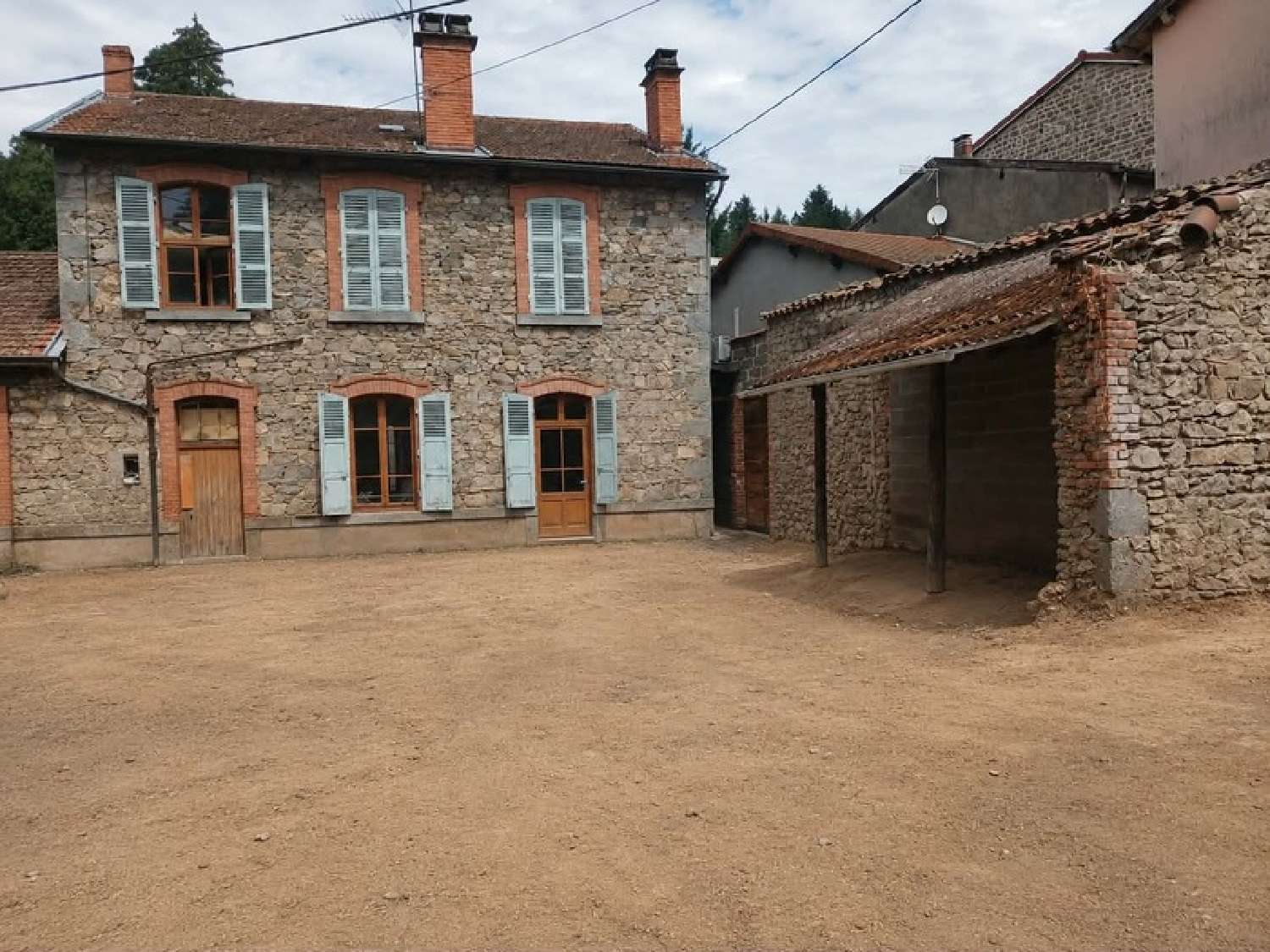 te koop dorpshuis Thiers Puy-de-Dôme 1