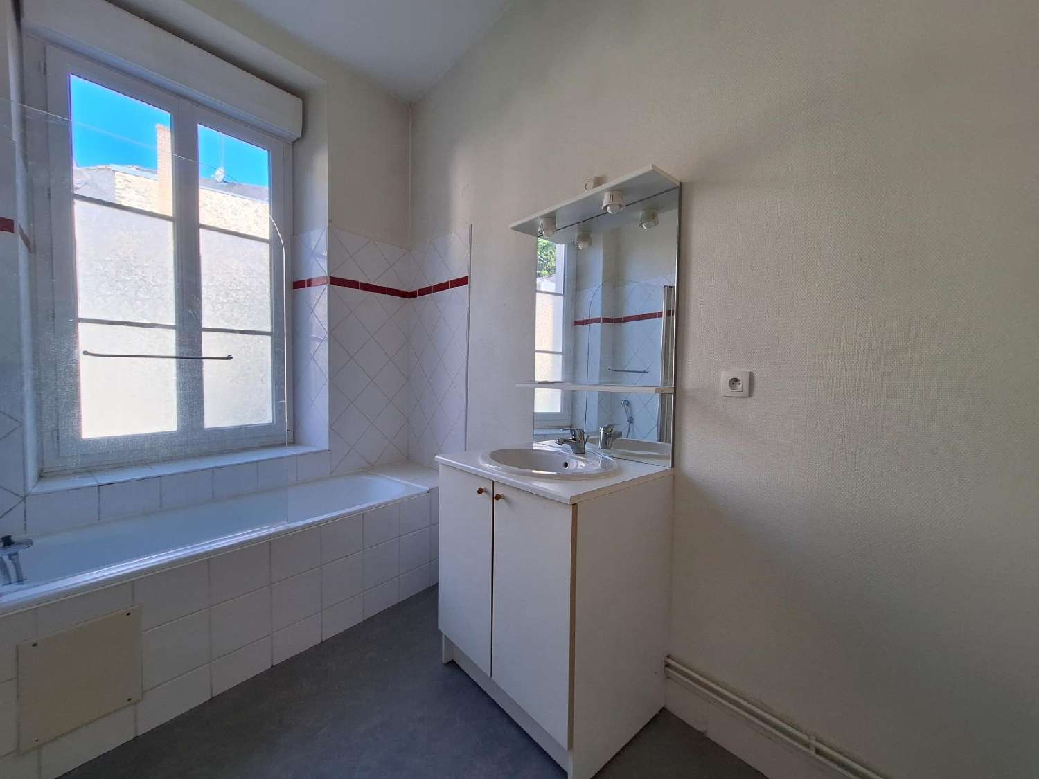 for sale apartment Laval Mayenne 6