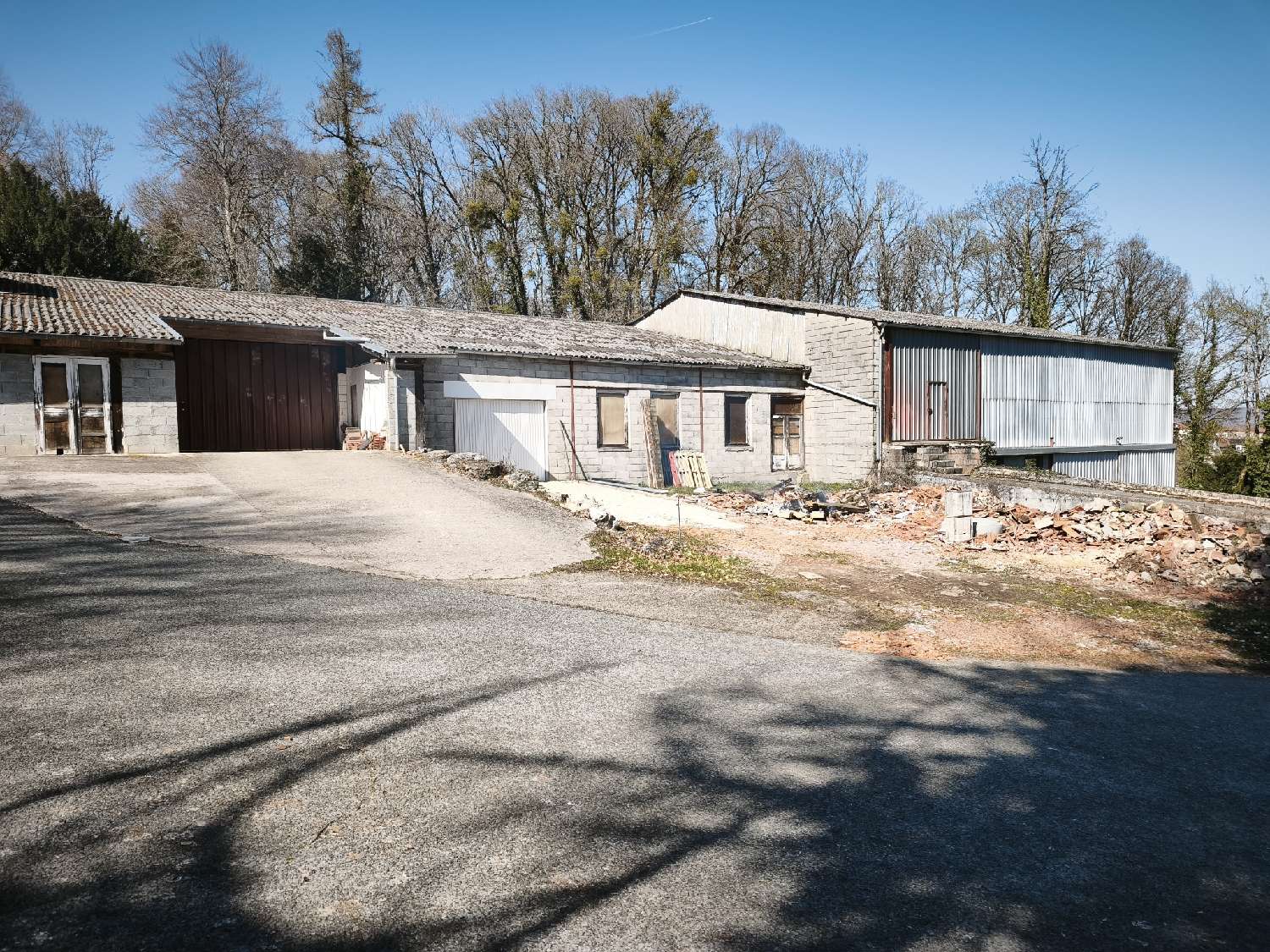 à vendre batiment Bourbonne-les-Bains Haute-Marne 2