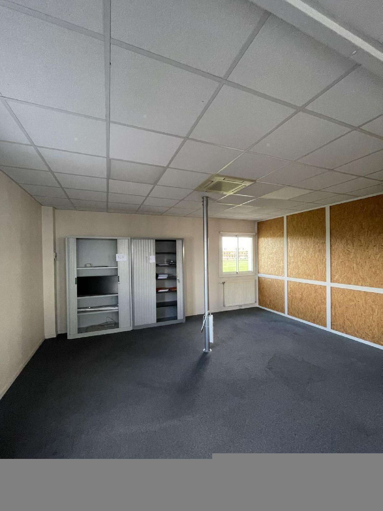 te koop bedrijfsruimte/ kantoor La Chapelle-Saint-Luc Aube 5