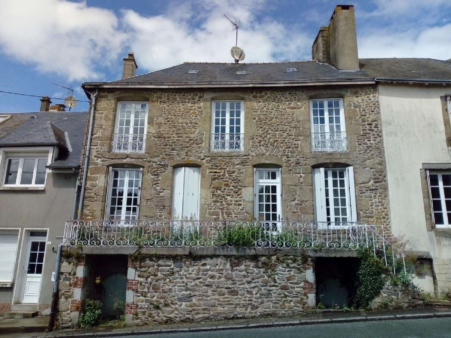 for sale house Courcité Mayenne 1