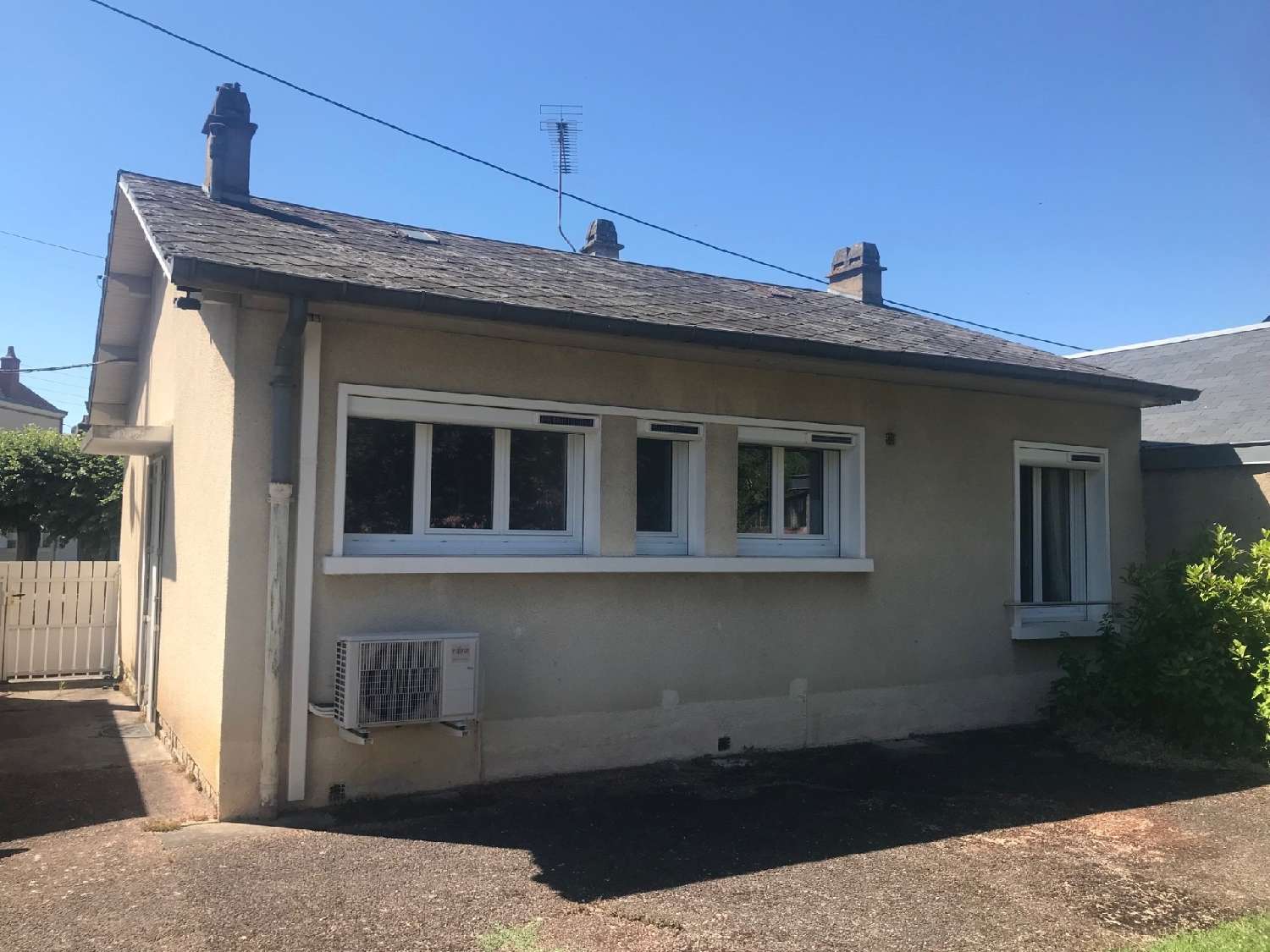  for sale house La Guerche-sur-l'Aubois Cher 1