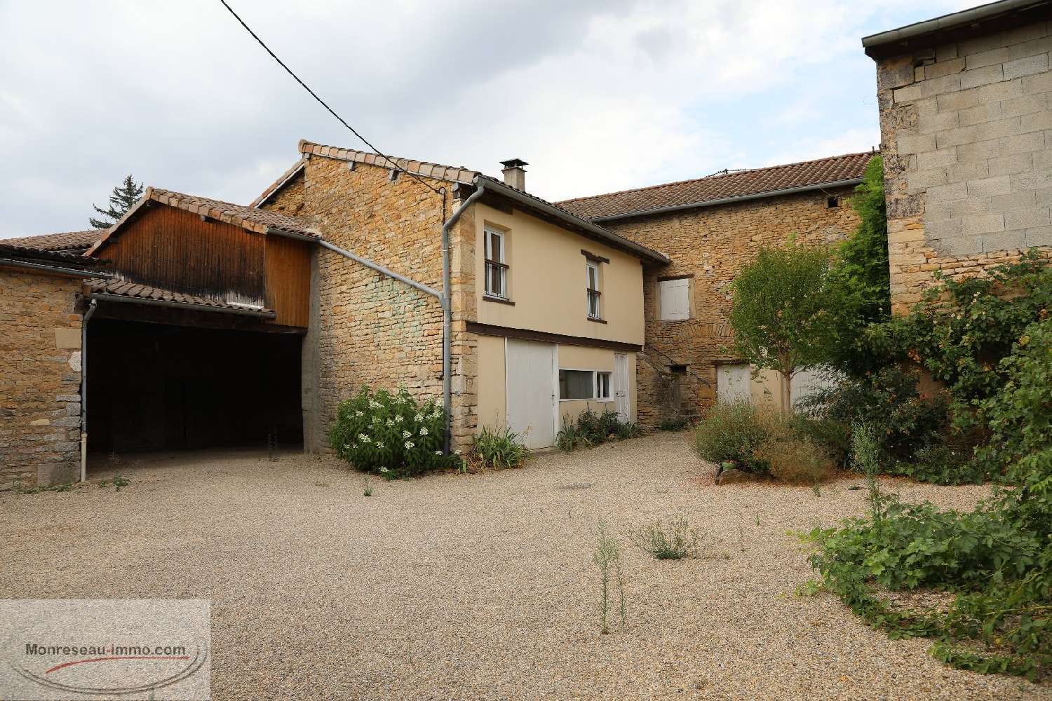  à vendre maison La Roche-Vineuse Saône-et-Loire 3