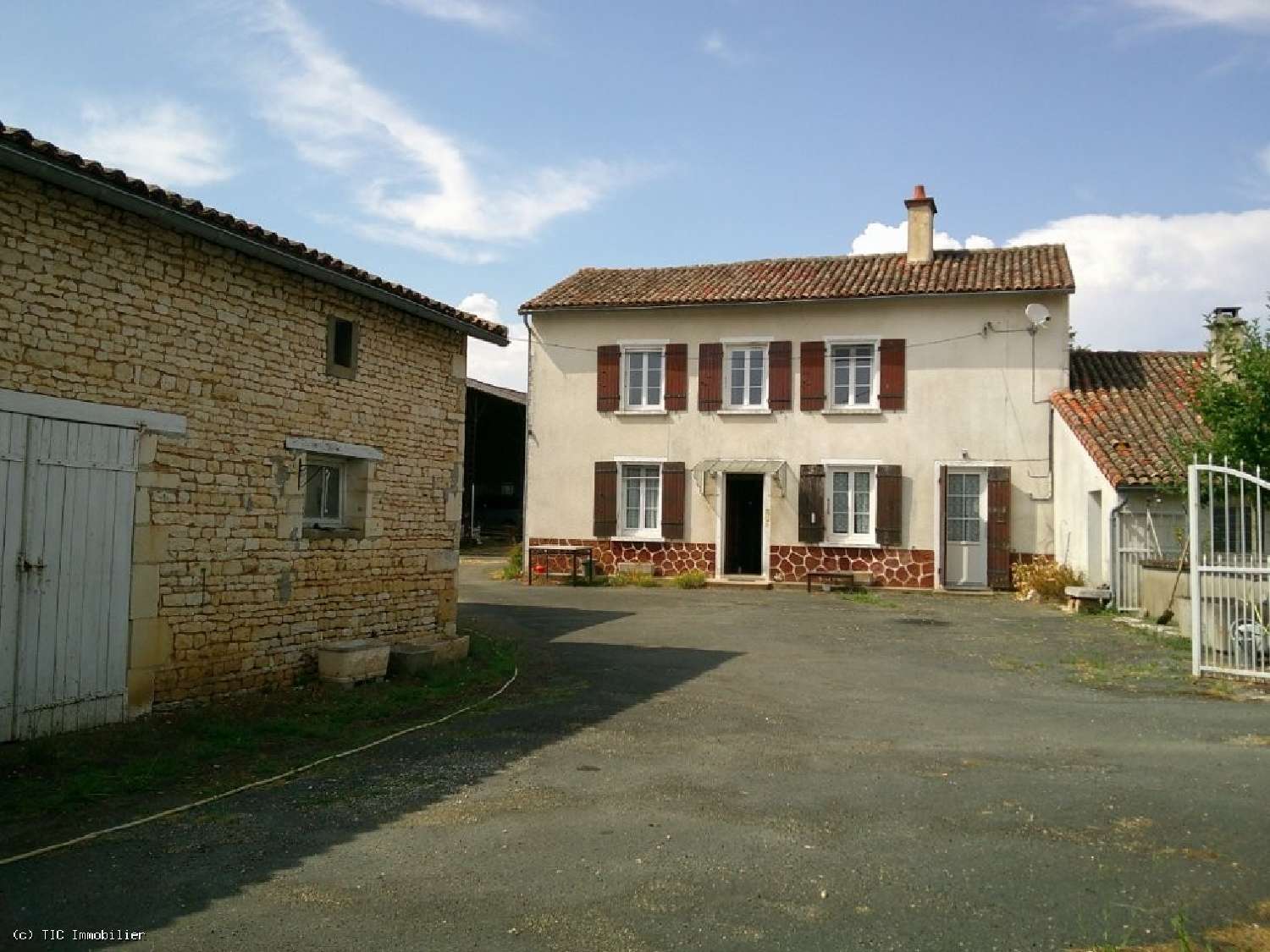 te koop huis Linazay Vienne 2