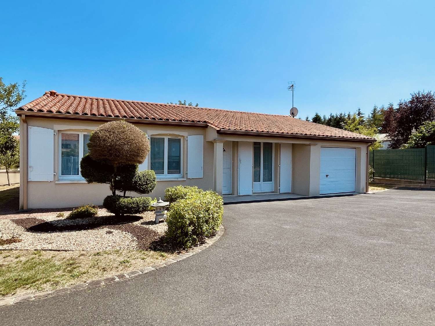 à vendre maison Manot Charente 1