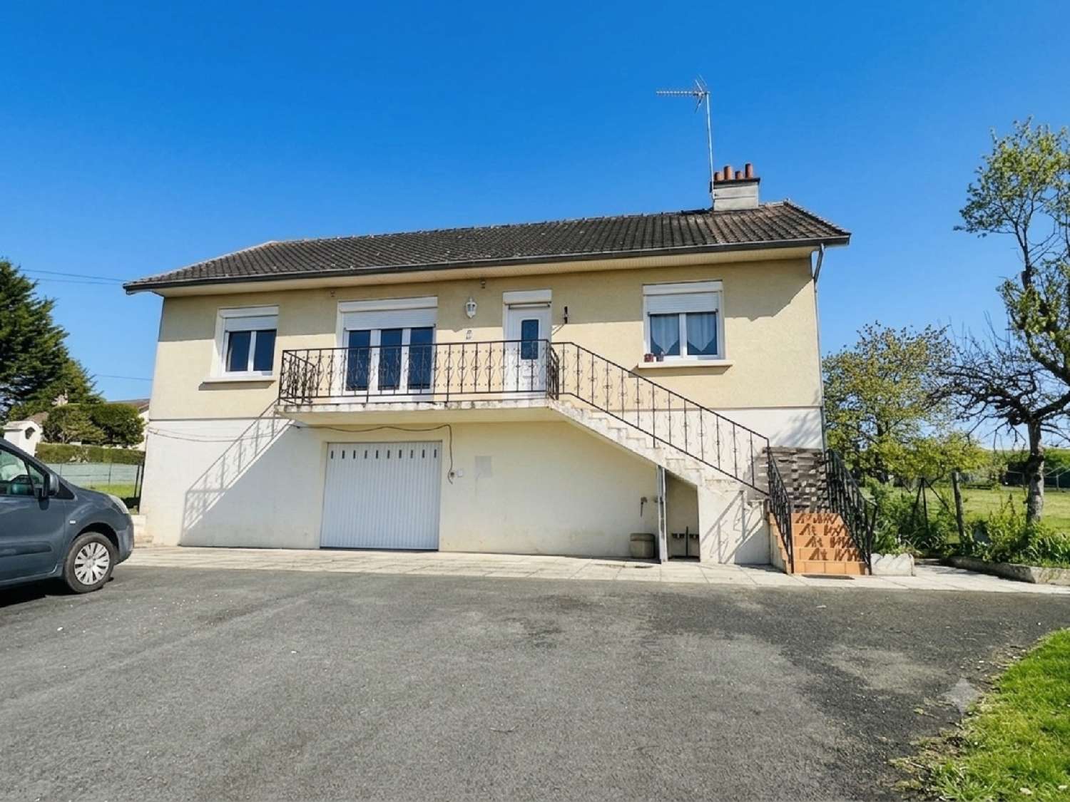 te koop huis Oyré Vienne 2