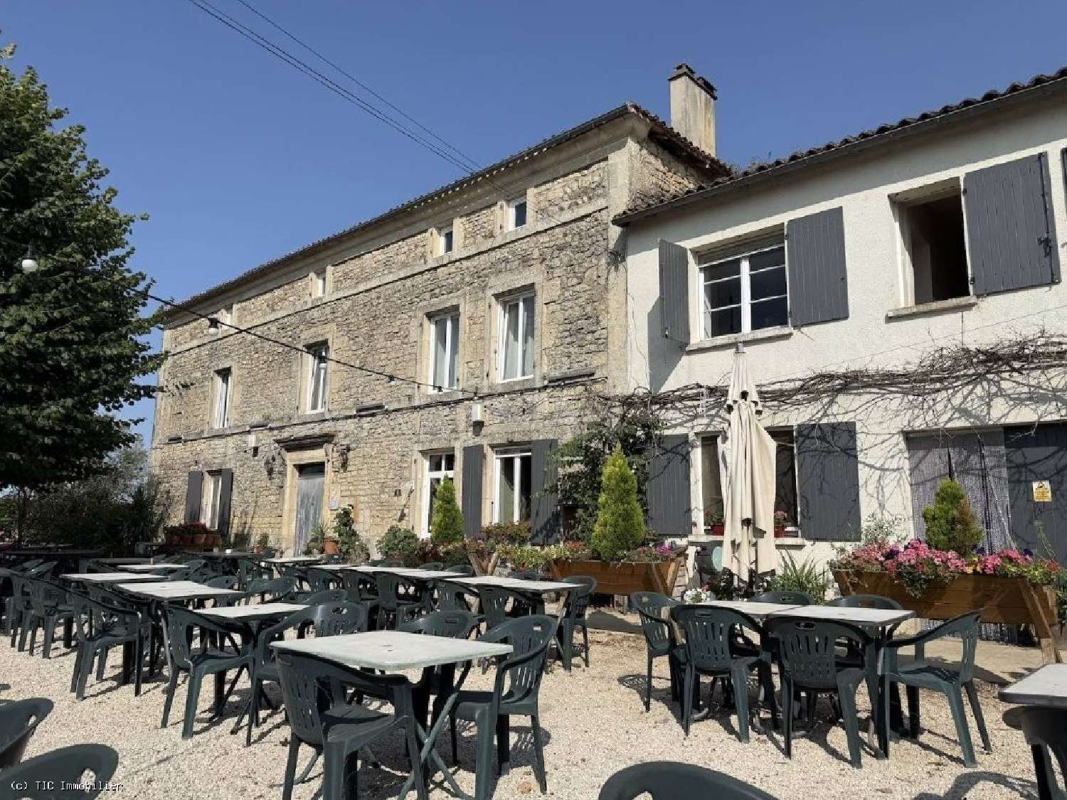 te koop huis Ruffec Charente 1