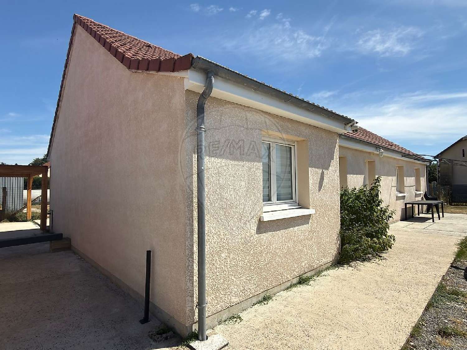 à vendre maison Saint-Pierre-le-Moûtier Nièvre 2