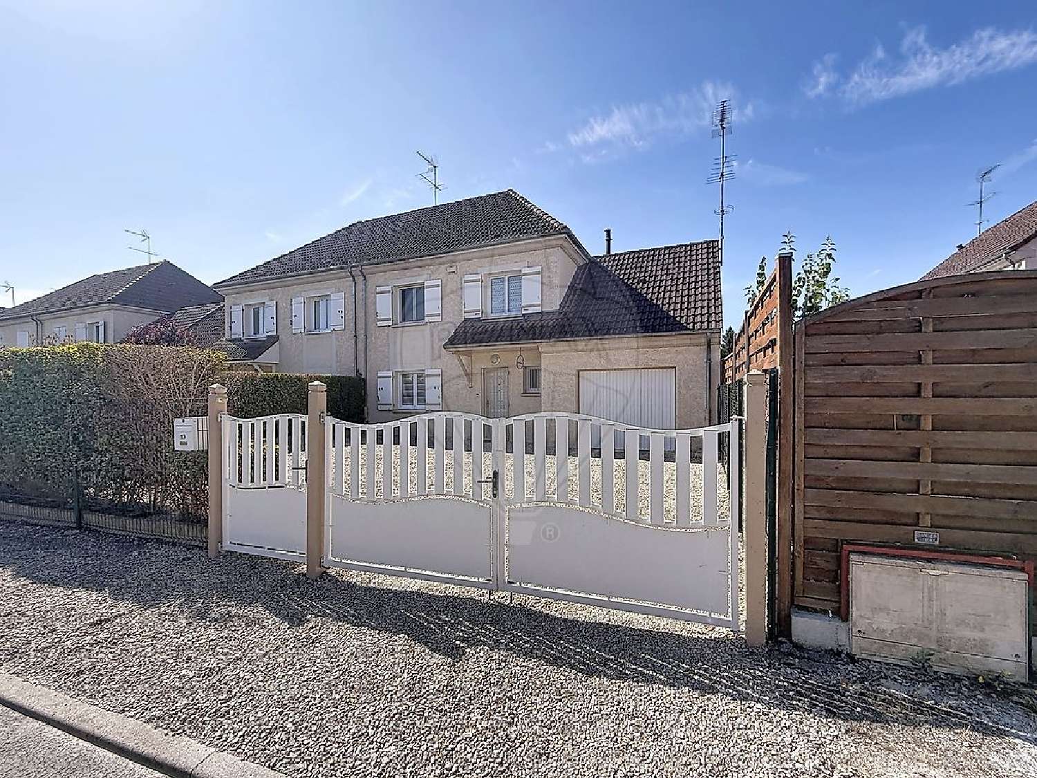 for sale house Sens Yonne 1