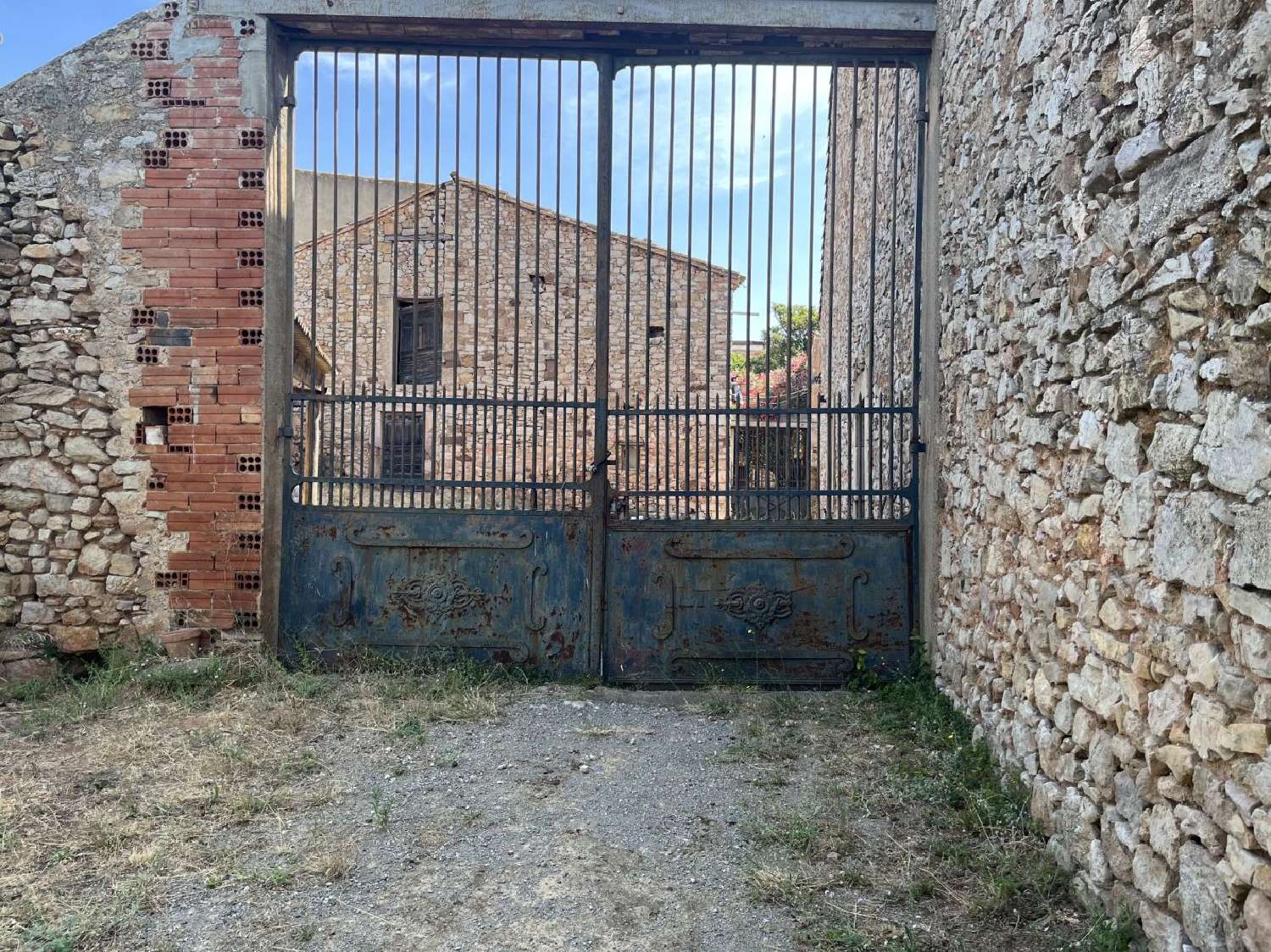 à vendre maison Villespassans Hérault 1