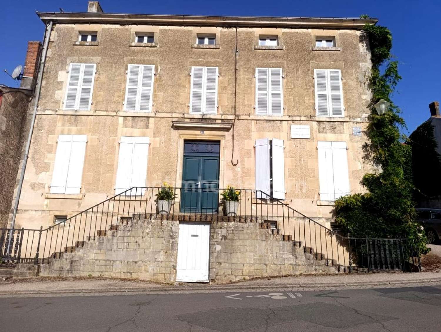 for sale mansion Mouilleron-en-Pareds Vendée 1