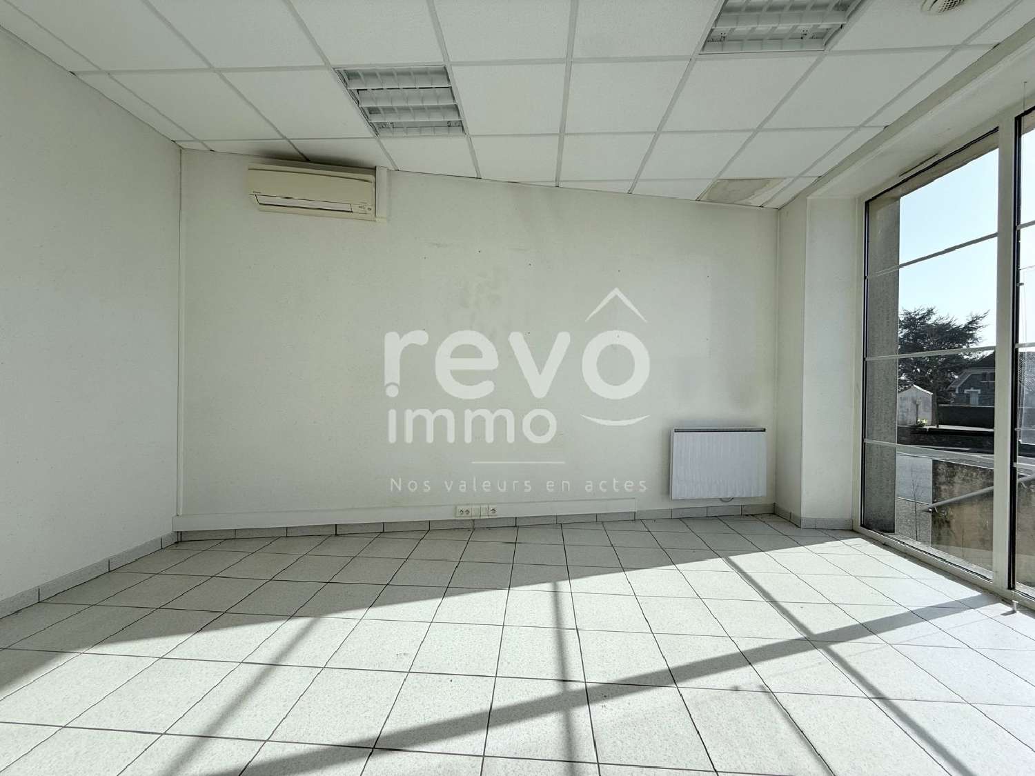 à vendre bureau Liré Maine-et-Loire 2