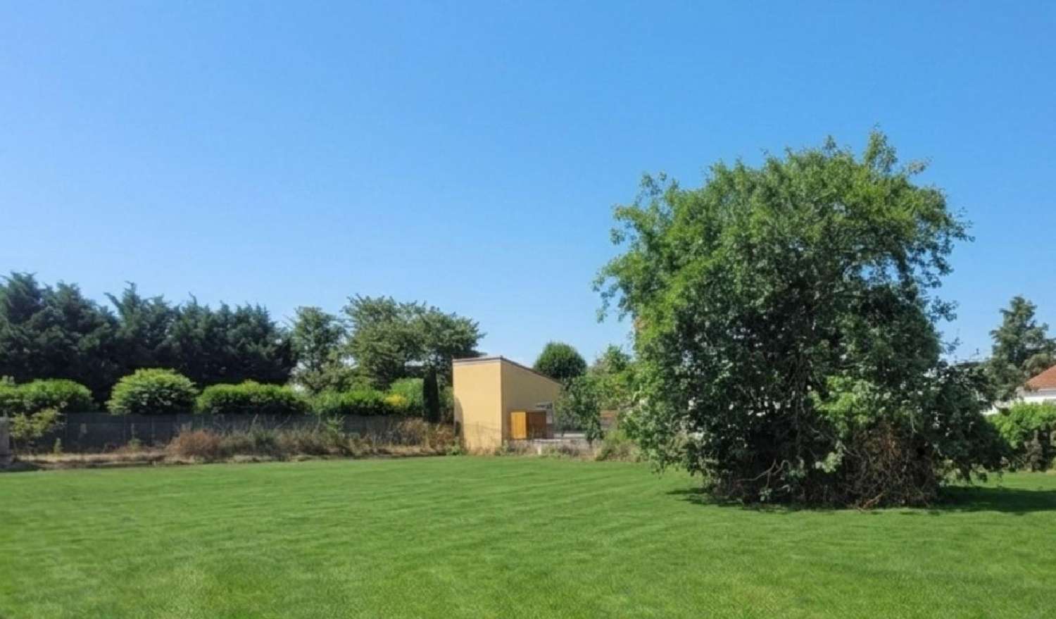  te koop terrein Saint-Laure Puy-de-Dôme 2