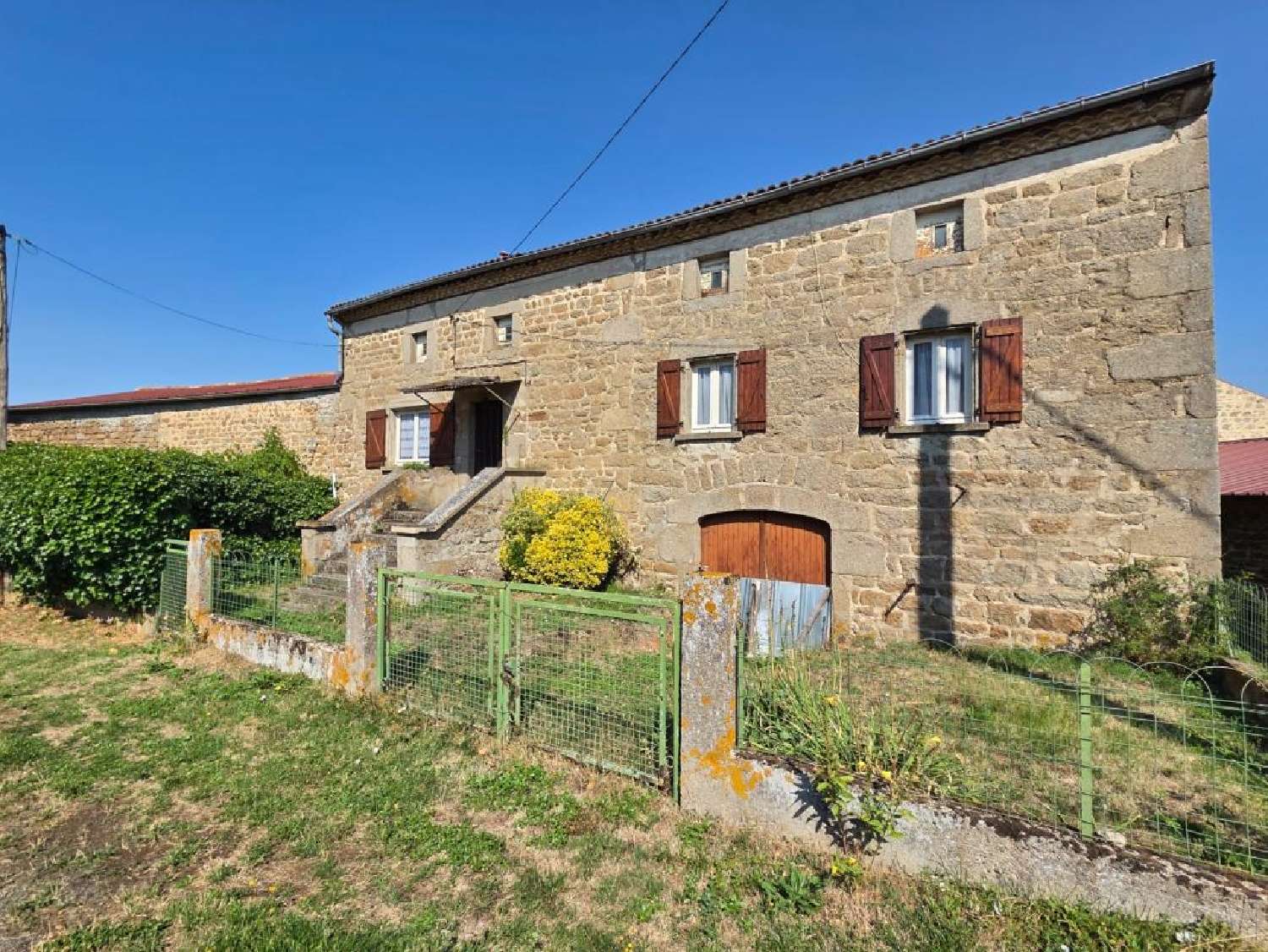 à vendre maison de village Isserteaux Puy-de-Dôme 1