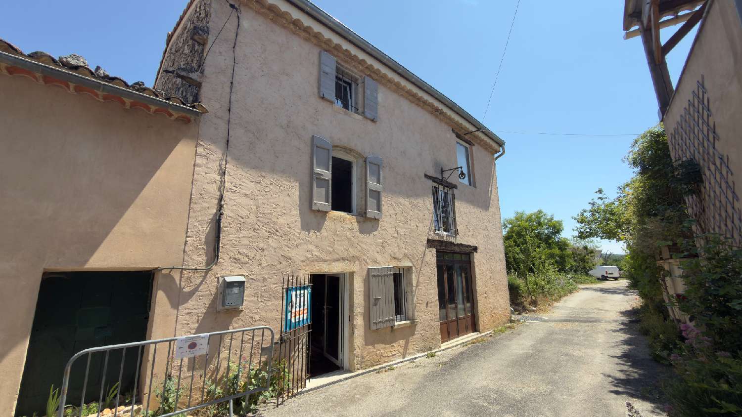 à vendre maison de village Saint-Trinit Vaucluse 1