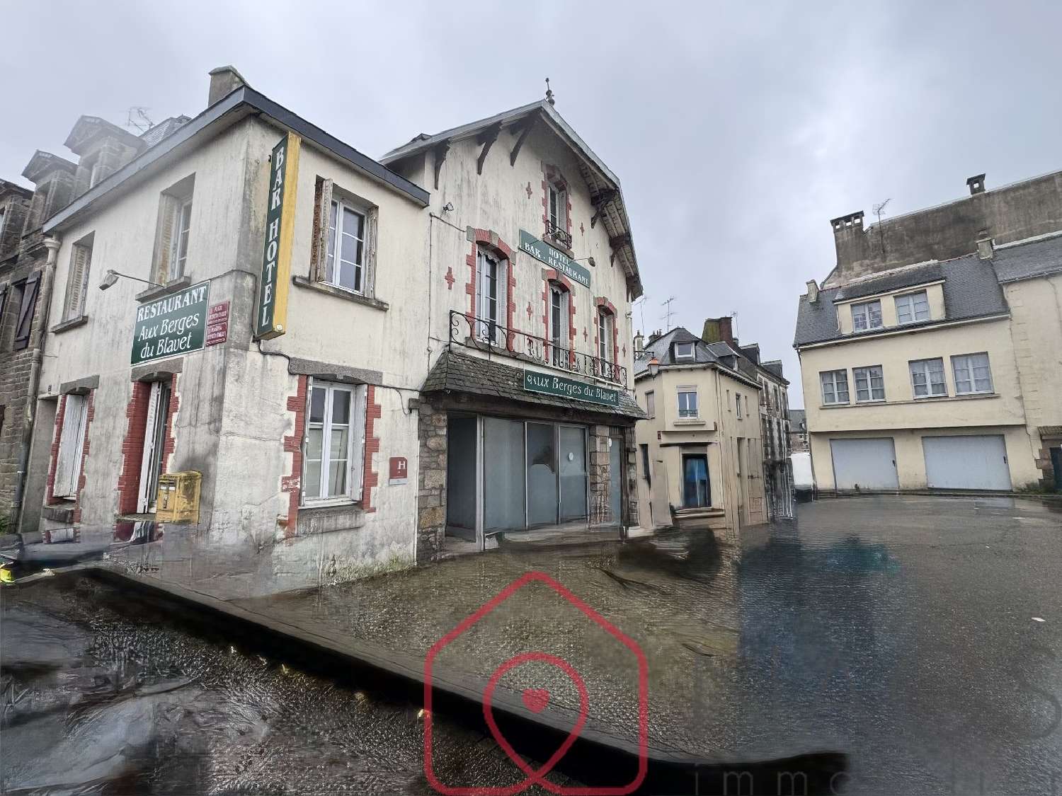 for sale building Pontivy Morbihan 1