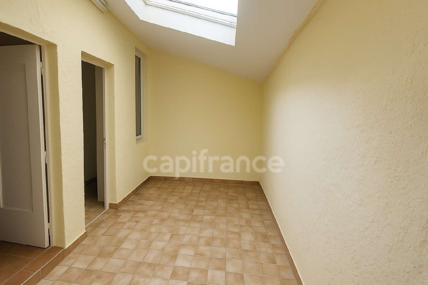 for sale city house Saint-Gilles Gard 3