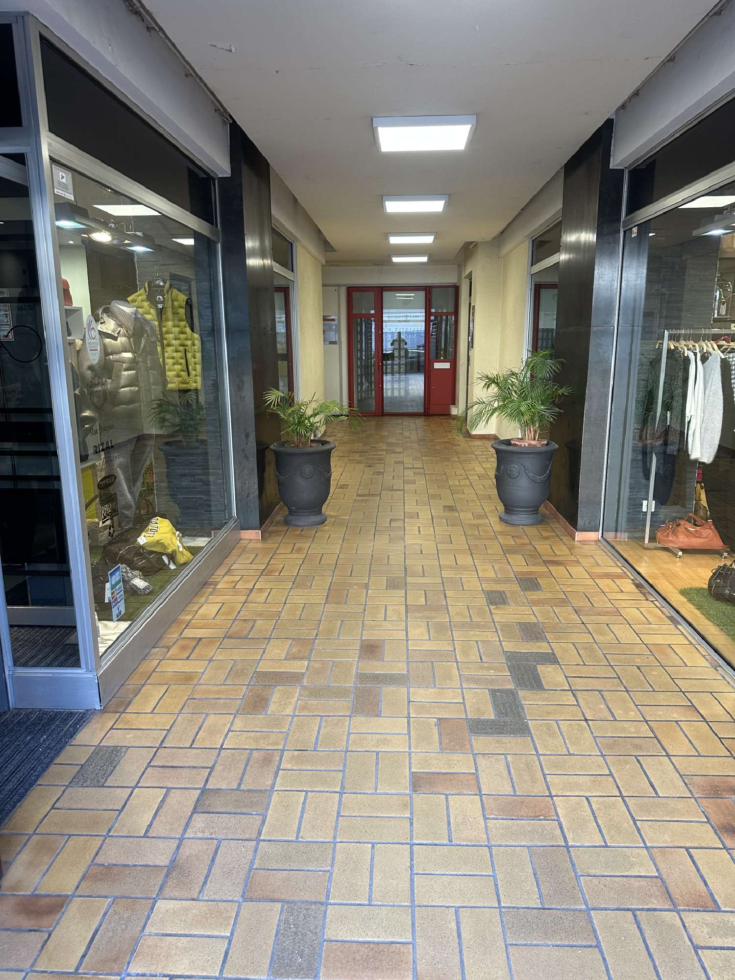  à vendre commerce Alès Gard 3