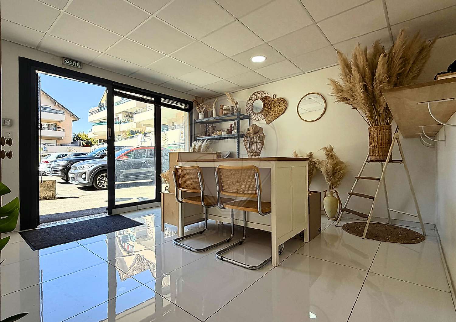 en venta local comercial Marnaz Haute-Savoie 2