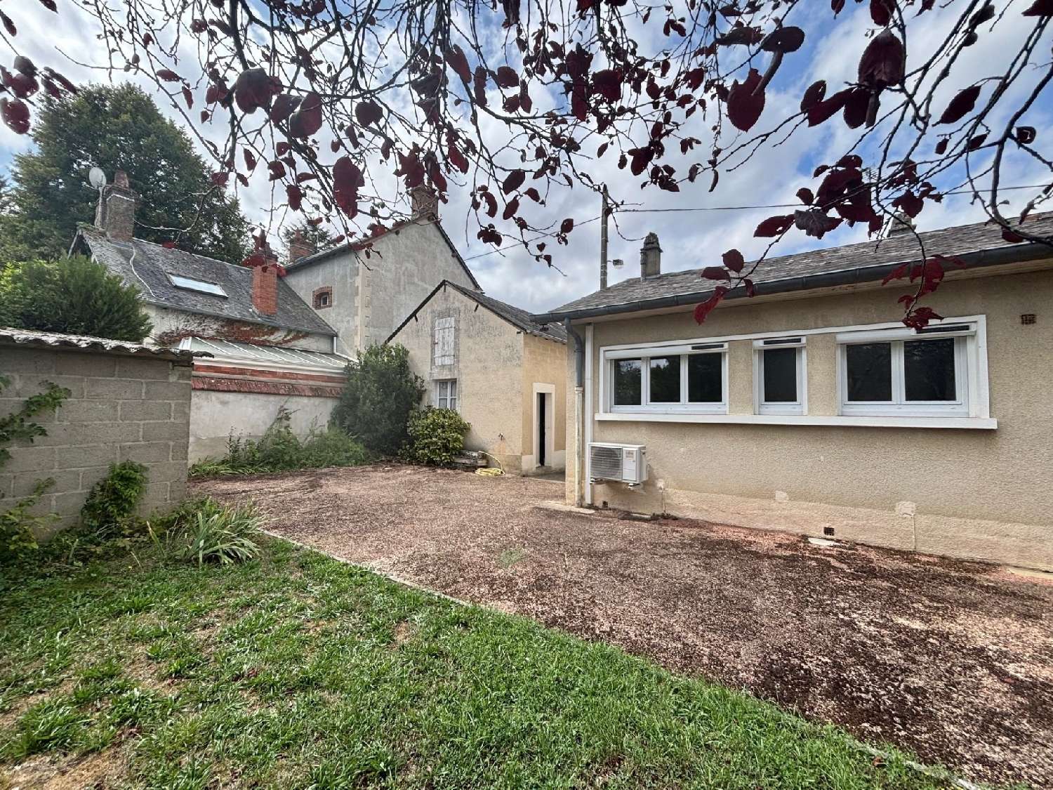 for sale house La Guerche-sur-l'Aubois Cher 5