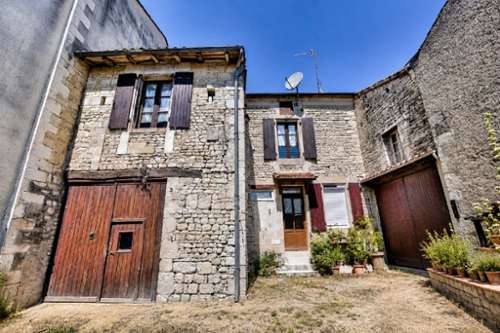 Saint-Amant-de-Boixe Charente huis foto 7404327