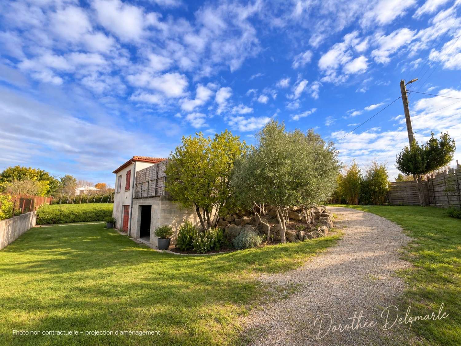 for sale house Saint-Jean-d'Angély Charente-Maritime 1