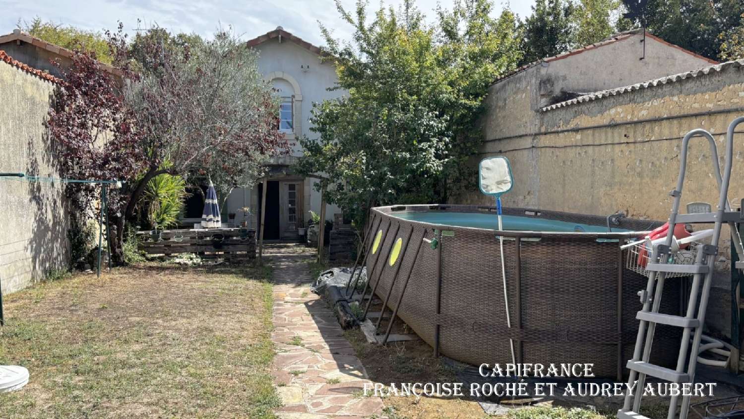 for sale house Saint-Jean-d'Angély Charente-Maritime 2