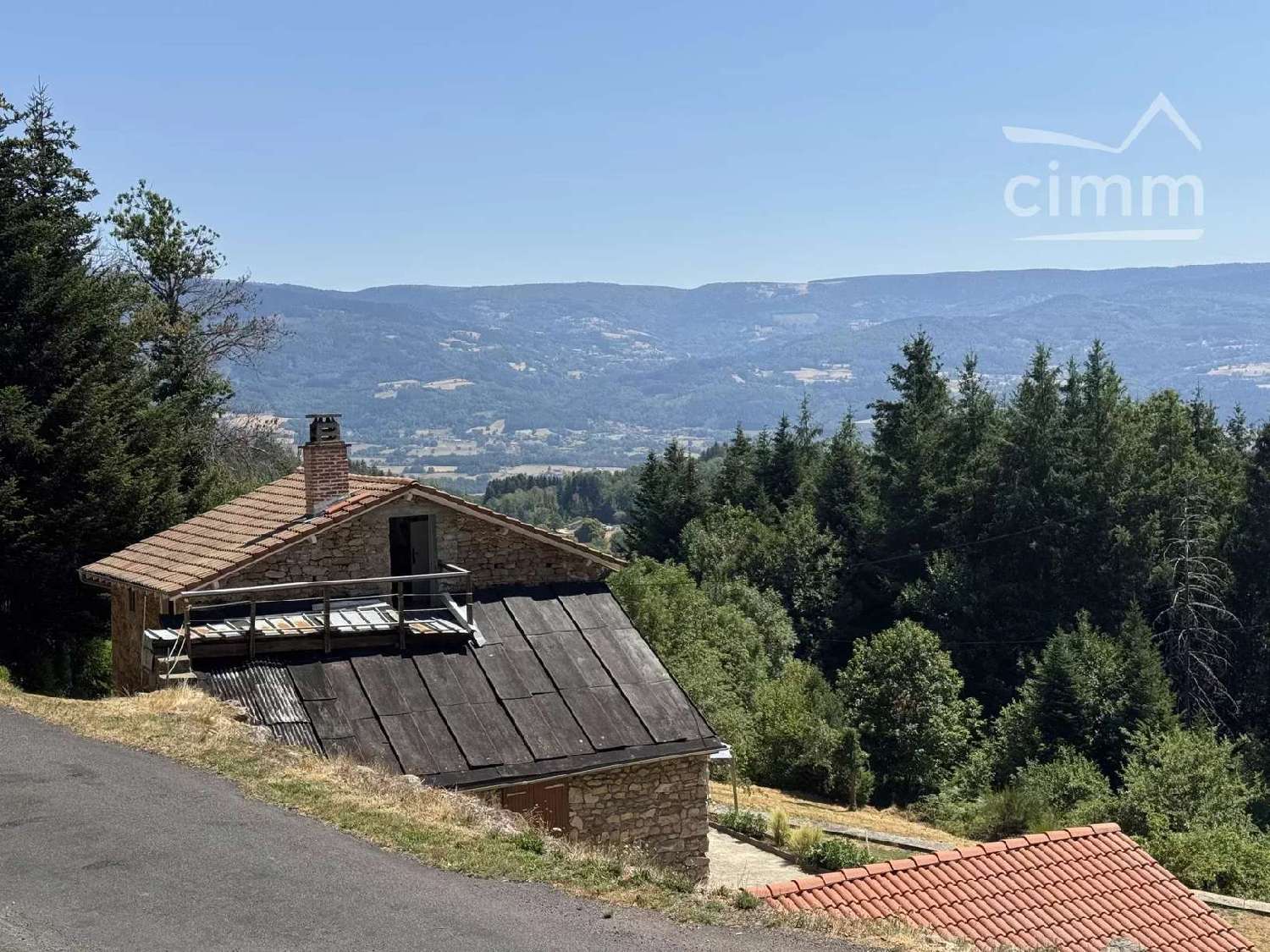à vendre maison Thiolières Puy-de-Dôme 2