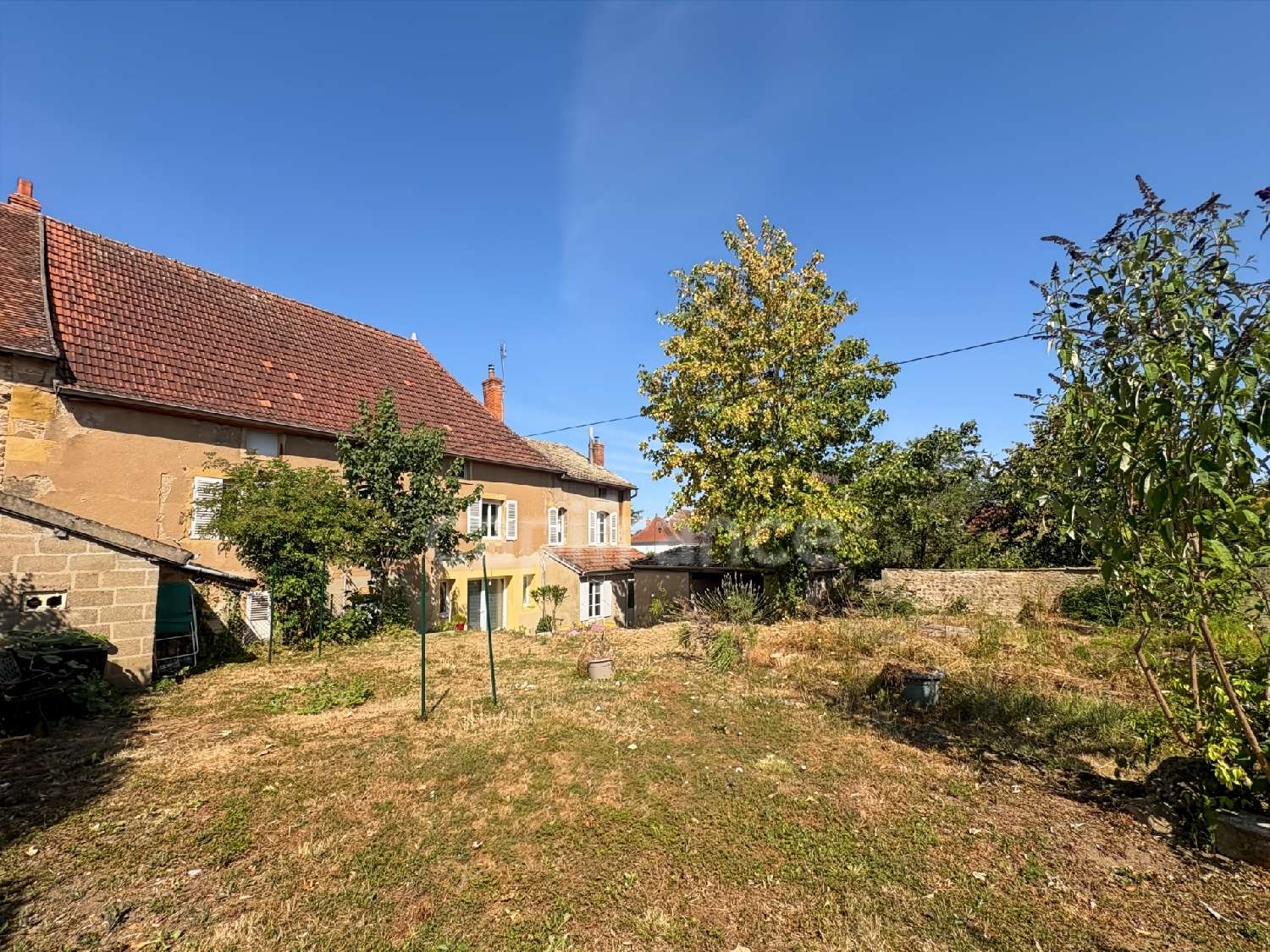 à vendre maison de village Saint-Martin-du-Lac Saône-et-Loire 3